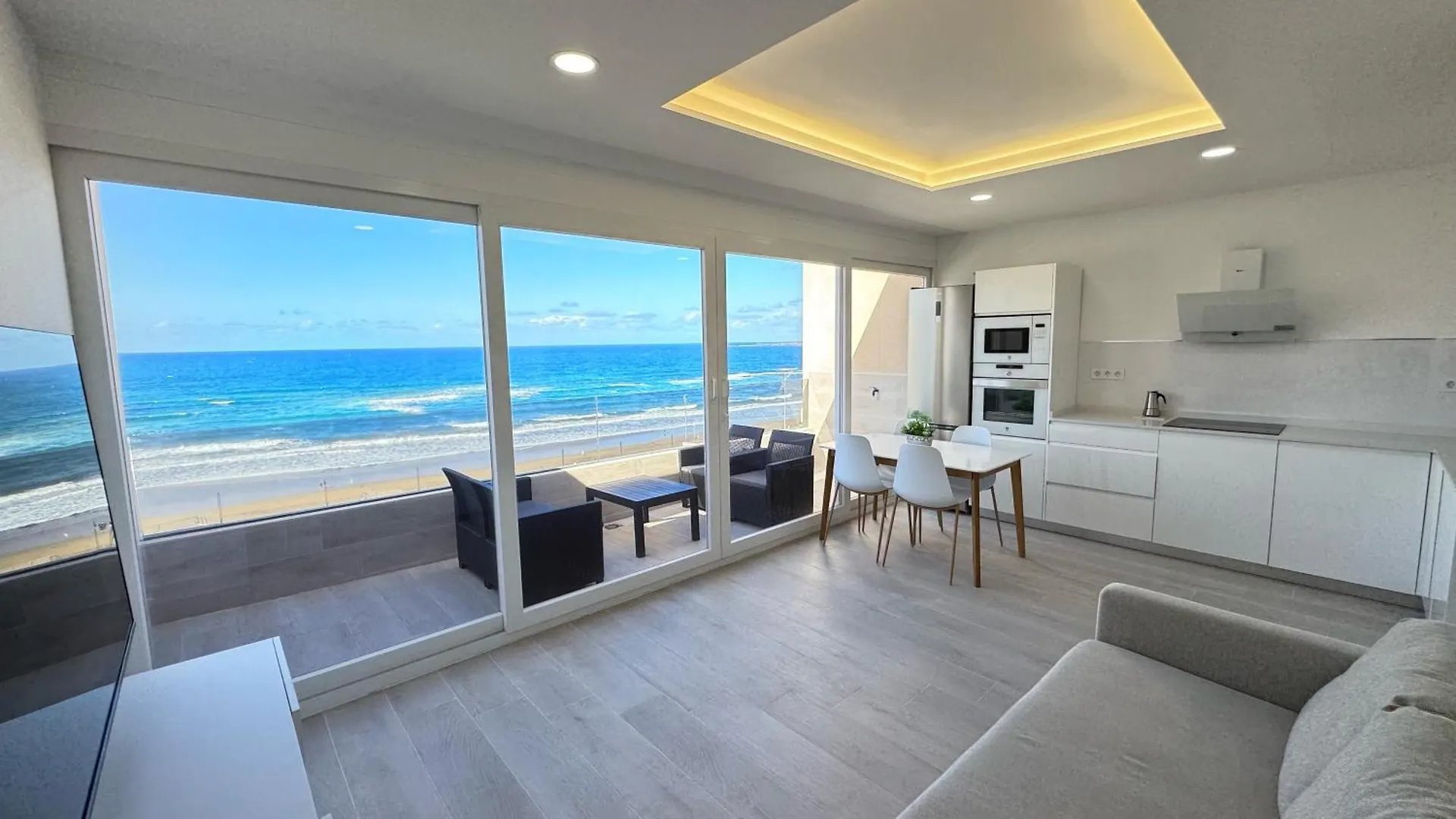 Atico Vistas Mar Playa Las Canteras contacts